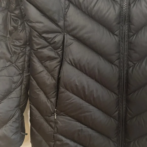 Patagonia Black Women's Puffer Jacket - Picture 6 of 16
